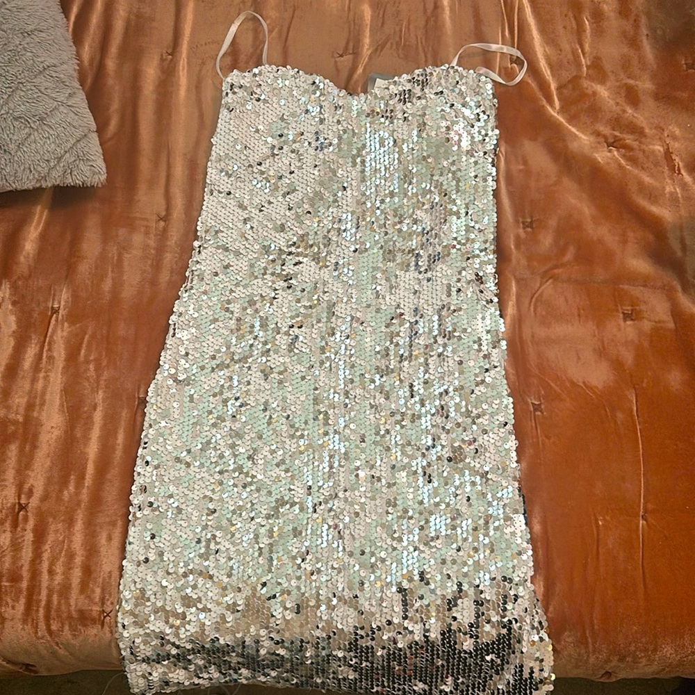 Color:white and silver sparkly dress the brand:Lily Rose and the size is a small